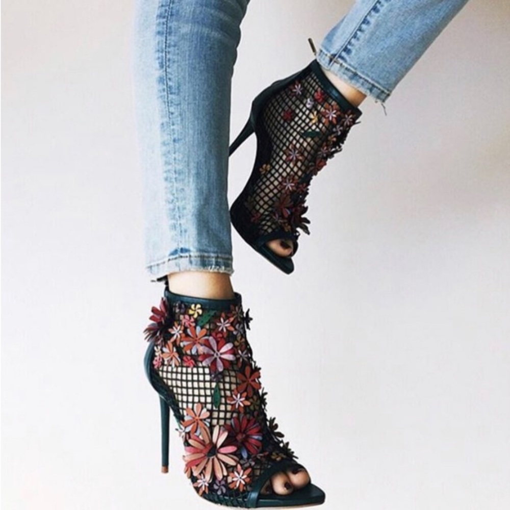 Betsey Johnson Dafadil net pumps